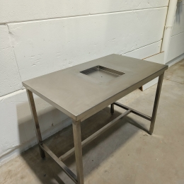 Stainless steel table with cut-out - 120x70 cm